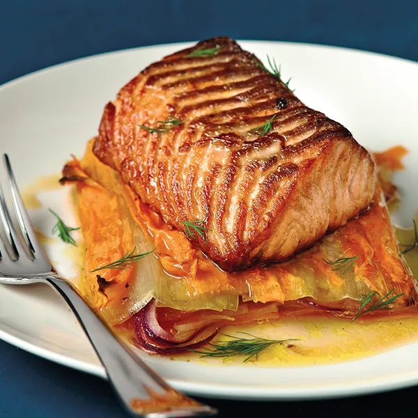 Salmone al forno su patata dolce arrosto